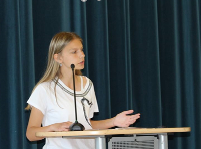 Anna Sophia Tschuggnall sicherte sich den Bundessieg mit ihrer Rede über "Normalität".